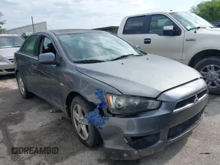 2008 Mitsubishi Lancer DE z VIN JA3AU26U78U032767, wystawiony jako IAAI lot #42208382 z przebiegiem 221 228 mil mil oraz . Historia ofert i sprzedaży dostępna na DreamBid. Obrazek 1.