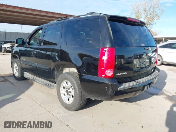2008 GMC Yukon SLT w/4SB with VIN 1GKFC13J18R260916, listed as a IAAI auction lot 41261518 with 221,104 mi miles. Bid and sale history available at carsss.com. Image 3.