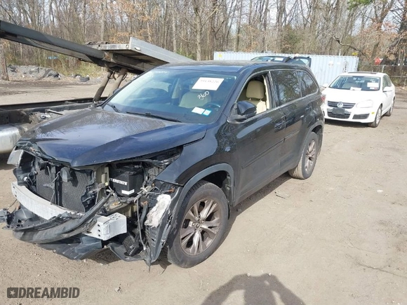 2016 Toyota Highlander LE with VIN 5TDBKRFH9GS259324, listed as a IAAI auction lot 39138226 with 158,794 mi miles. Bid and sale history available at carsss.com. Image 2.