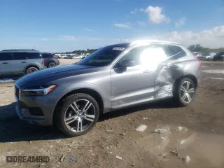 2021 Volvo XC60 Momentum with VIN YV4102DK9M1820389, listed as a Copart auction lot 85470034 with 25,420 mi miles and Salvage Title. Bid and sale history available at carsss.com. Image 1.