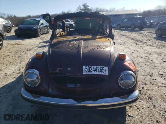 1971 Volkswagen Beetle z VIN 1512937631, wystawiony jako Copart lot #50244265 z przebiegiem Nie podano mil oraz Czysty tytuł • Clean title. Historia ofert i sprzedaży dostępna na DreamBid. Obrazek 5.
