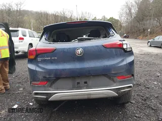 2023 Buick Encore GX Preferred z VIN KL4MMCSL4PB104398, wystawiony jako IAAI lot #42002582 z przebiegiem Nie podano mil oraz . Historia ofert i sprzedaży dostępna na DreamBid. Obrazek 16.