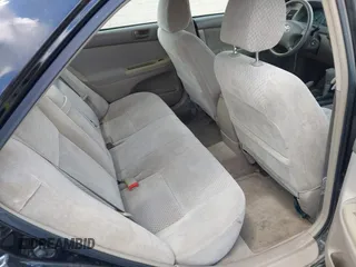 2003 Toyota Camry LE z VIN 4T1BF32KX3U055698, wystawiony jako IAAI lot #42243299 z przebiegiem 167 429 mil mil oraz . Historia ofert i sprzedaży dostępna na DreamBid. Obrazek 8.