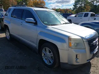 2010 GMC Terrain SLE-2 z VIN 2CTFLEEW6A6362276, wystawiony jako IAAI lot #40561981 z przebiegiem Nie podano mil oraz . Historia ofert i sprzedaży dostępna na DreamBid. Obrazek 1.