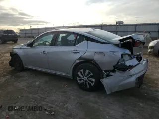 2019 Nissan Altima 2.5 S with VIN 1N4BL4BW3KC197617, listed as a Copart auction lot 84879664 with 113,771 mi miles and Salvage Title. Bid and sale history available at carsss.com. Image 2.