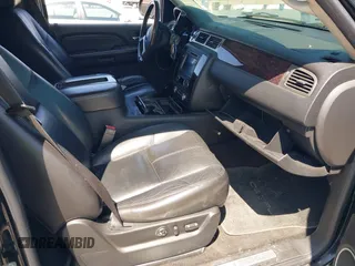 2007 GMC Yukon Denali z VIN 1GKFK63877J285149, wystawiony jako IAAI lot #42418510 z przebiegiem 140 863 mil mil oraz . Historia ofert i sprzedaży dostępna na DreamBid. Obrazek 5.
