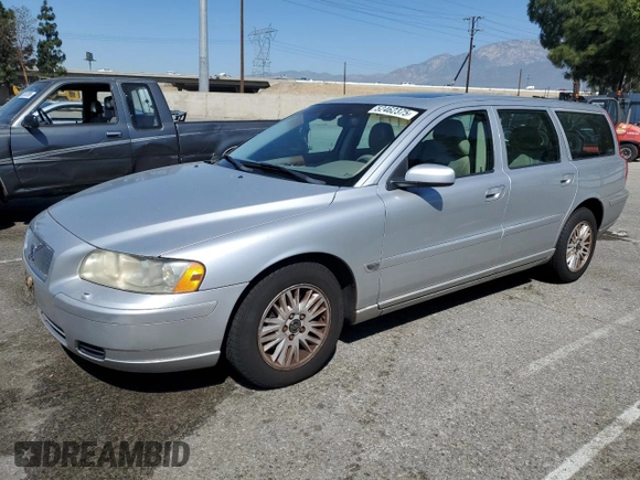 2005 Volvo V70 with VIN YV1SW640752467944, listed as a Copart auction lot 52462375 with 104,439 mi miles and Salvage Title. Bid and sale history available at carsss.com. Image 1.