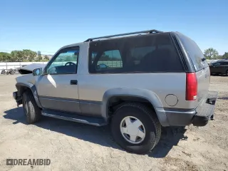 1999 Chevrolet Tahoe with VIN 3GNEK18R5XG184695, listed as a Copart auction lot 67697224 with 135,316 mi miles and Salvage Title. Bid and sale history available at carsss.com. Image 2.