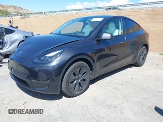 2024 Tesla Model Y Long Range z VIN 7SAYGAEE8RF198286, wystawiony jako IAAI lot #41950454 z przebiegiem 7 611 mil mil oraz . Historia ofert i sprzedaży dostępna na DreamBid. Obrazek 17.
