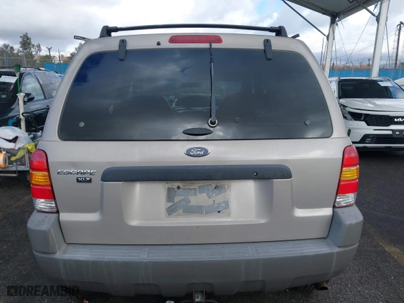 2001 Ford Escape XLT with VIN 1FMCU03101KD92811, listed as a IAAI auction lot 41589086 with 171,070 mi miles. Bid and sale history available at carsss.com. Image 16.