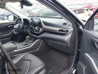 2021 Toyota Highlander XLE with VIN 5TDGZRBH6MS072433, listed as a IAAI auction lot 41894279 with 60,007 mi miles. Bid and sale history available at carsss.com. Image 5.