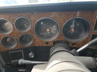 1989 GMC Suburban z VIN 1GKGV26K0KF517730, wystawiony jako Copart lot #41437715 z przebiegiem 21 423 mil mil oraz Szkody całkowita. Historia ofert i sprzedaży dostępna na DreamBid. Obrazek 9.