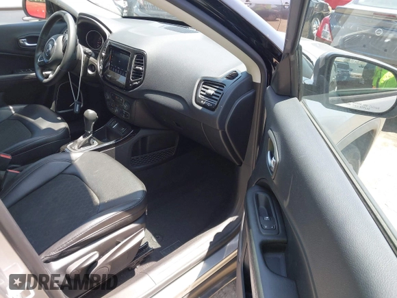 2019 Jeep Compass Latitude with VIN 3C4NJCBBXKT613848, listed as a IAAI auction lot 42598962 with 47,550 mi miles and . Bid and sale history available at DreamBid. Image 5.