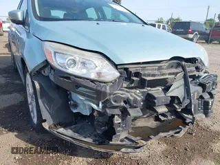 2014 Ford Focus Electric z VIN 1FADP3R41EL238035, wystawiony jako IAAI lot #41975546 z przebiegiem 72 873 mil mil oraz . Historia ofert i sprzedaży dostępna na DreamBid. Obrazek 6.