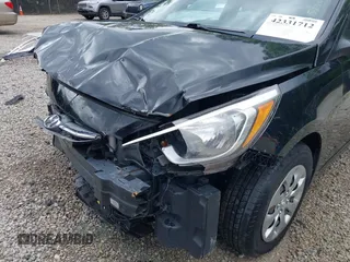 2017 Hyundai Accent SE z VIN KMHCT4AE7HU363918, wystawiony jako IAAI lot #42331712 z przebiegiem 85 123 mil mil oraz . Historia ofert i sprzedaży dostępna na DreamBid. Obrazek 18.