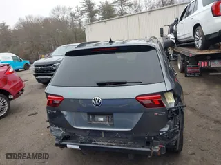 2020 Volkswagen Tiguan SE with VIN 3VV2B7AX2LM086678, listed as a IAAI auction lot 41694051 with 59,495 mi miles. Bid and sale history available at carsss.com. Image 17.