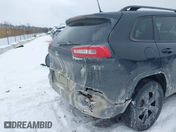 2016 Jeep Cherokee Limited z VIN 1C4PJMDB6GW331557, wystawiony jako IAAI lot #41601297 z przebiegiem 175 562 mil mil oraz . Historia ofert i sprzedaży dostępna na DreamBid. Obrazek 6.