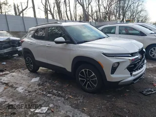 2024 Chevrolet TrailBlazer LT with VIN KL79MPS27RB203825, listed as a IAAI auction lot 41640083 with 9,879 mi miles. Bid and sale history available at carsss.com. Image 1.