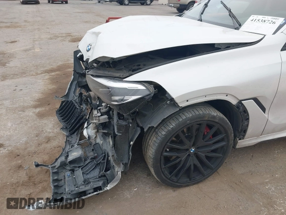 2021 BMW X6 M50i z VIN 5UXCY8C01M9E51506, wystawiony jako IAAI lot #41538726 z przebiegiem Nie podano mil oraz . Historia ofert i sprzedaży dostępna na DreamBid. Obrazek 6.