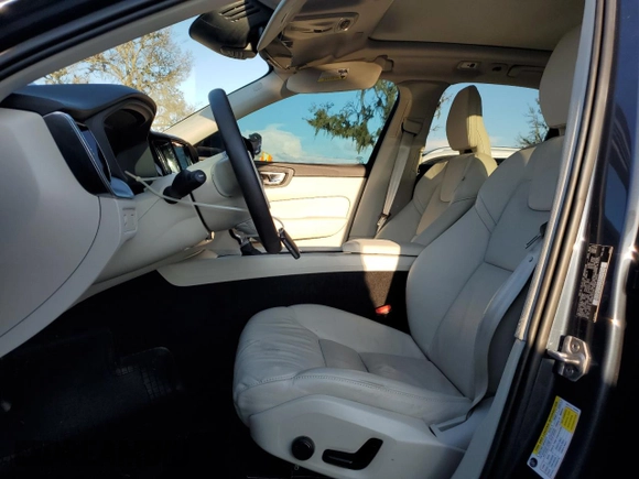 2020 Volvo XC60 Momentum with VIN YV4102DK1L1550069, listed as a Copart auction lot 73851154 with Not provided miles and Non repairable. Bid and sale history available at DreamBid. Image 7.