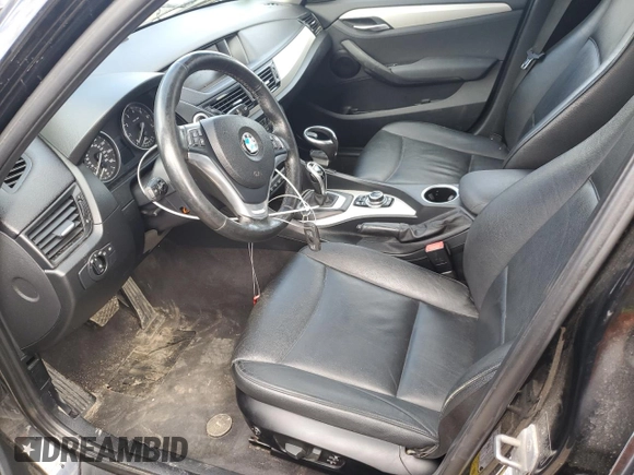 2013 BMW X1 xDrive28i z VIN WBAVL1C58DVR82070, wystawiony jako Copart lot #55740795 z przebiegiem 136 394 mil mil oraz Nie do naprawy • Non repairable. Historia ofert i sprzedaży dostępna na DreamBid. Obrazek 7.