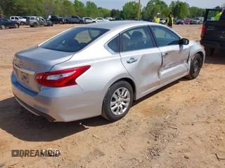 2016 Nissan Altima S z VIN 1N4AL3AP9GN379897, wystawiony jako IAAI lot #42033212 z przebiegiem 135 859 mil mil oraz . Historia ofert i sprzedaży dostępna na DreamBid. Obrazek 4.