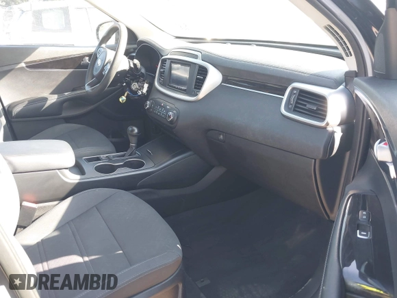 2018 Kia Sorento LX V6 with VIN 5XYPGDA58JG403974, listed as a IAAI auction lot 41233326 with 58,099 mi miles. Bid and sale history available at carsss.com. Image 5.