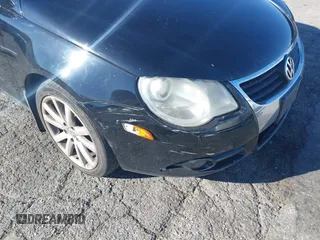 2011 Volkswagen Eos Komfort с VIN WVWBA7AH3BV001569, выставлен на аукционе IAAI как лот 41338372 с пробегом 173 248 миль миль и . История ставок и продаж доступна на DreamBid. Изображение 6.