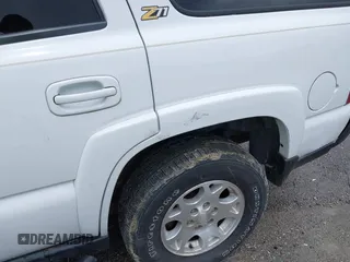 2003 Chevrolet Tahoe Z71 z VIN 1GNEK13Z23R230226, wystawiony jako IAAI lot #42252874 z przebiegiem 251 268 mil mil oraz . Historia ofert i sprzedaży dostępna na DreamBid. Obrazek 19.