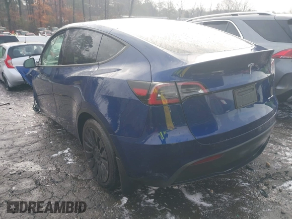 2024 Tesla Model Y Long Range with VIN 7SAYGDEE1RA319271, listed as a IAAI auction lot 41530466 with 7,934 mi miles. Bid and sale history available at carsss.com. Image 3.