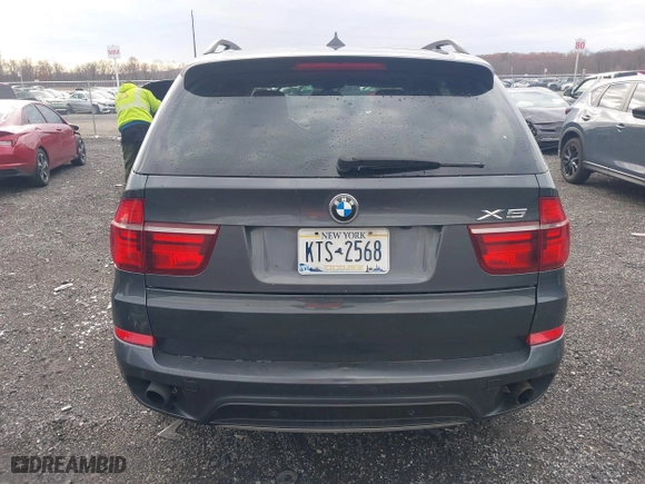 2011 BMW X5 35i with VIN 5UXZV4C59BL415034, listed as a IAAI auction lot 40969149 with 108,468 mi miles. Bid and sale history available at carsss.com. Image 16.