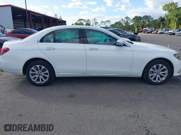 2019 Mercedes-Benz E-Class E 300 with VIN WDDZF4KB4KA686266, listed as a IAAI auction lot 41100169 with 18,205 mi miles. Bid and sale history available at carsss.com. Image 13.