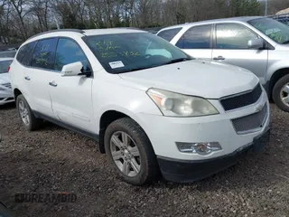 2012 Chevrolet Traverse 1LT z VIN 1GNKVGEDXCJ148774, wystawiony jako IAAI lot #42014146 z przebiegiem 152 897 mil mil oraz . Historia ofert i sprzedaży dostępna na DreamBid. Obrazek 1.