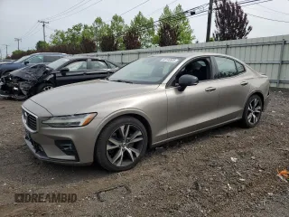 2019 Volvo S60 R-Design z VIN 7JRA22TM9KG015326, wystawiony jako Copart lot #58140925 z przebiegiem 107 190 mil mil oraz Szkoda całkowita • Salvage title. Historia ofert i sprzedaży dostępna na DreamBid. Obrazek 1.