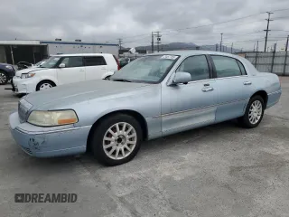 2007 Lincoln Town Car Signature z VIN 1LNHM81W77Y600191, wystawiony jako Copart lot #53487785 z przebiegiem 224 843 mil mil oraz Czysty tytuł • Clean title. Historia ofert i sprzedaży dostępna na DreamBid. Obrazek 1.