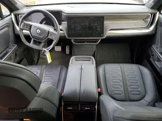 2023 Rivian R1T Adventure z VIN 7FCTGBAA8PN028065, wystawiony jako Copart lot #81941474 z przebiegiem 16 060 mil mil oraz Szkoda całkowita • Salvage title. Historia ofert i sprzedaży dostępna na DreamBid. Obrazek 8.