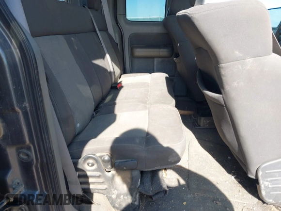2006 Ford F-150 XLT z VIN 1FTPX14V26KC91250, wystawiony jako IAAI lot #42608663 z przebiegiem 303 991 mil mil oraz . Historia ofert i sprzedaży dostępna na DreamBid. Obrazek 8.
