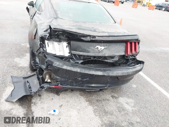 2017 Ford Mustang EcoBoost z VIN 1FA6P8TH8H5250242, wystawiony jako IAAI lot #41928531 z przebiegiem 81 632 mil mil oraz . Historia ofert i sprzedaży dostępna na DreamBid. Obrazek 6.