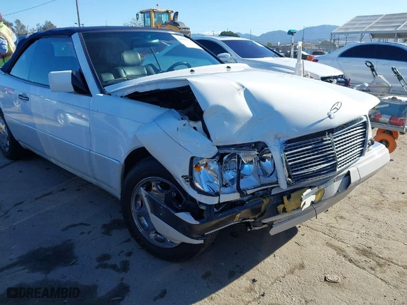 1995 Mercedes-Benz E Class with VIN WDBEA66E9SC258865, listed as a IAAI auction lot 41825726 with 101,866 mi miles. Bid and sale history available at carsss.com. Image 6.