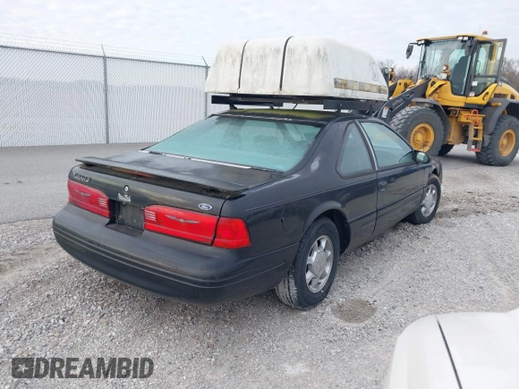 1997 Ford Thunderbird LX z VIN 1FALP62W9VH102330, wystawiony jako IAAI lot #41625557 z przebiegiem 48 826 mil mil oraz . Historia ofert i sprzedaży dostępna na DreamBid. Obrazek 4.