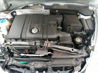 2013 Volkswagen Beetle 2.5L z VIN 3VW5P7AT4DM813232, wystawiony jako IAAI lot #39203795 z przebiegiem 81 397 mil mil oraz . Historia ofert i sprzedaży dostępna na DreamBid. Obrazek 10.