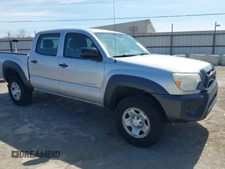 2013 Toyota Tacoma PreRunner z VIN 3TMJU4GN3DM145893, wystawiony jako IAAI lot #41862943 z przebiegiem 159 566 mil mil oraz . Historia ofert i sprzedaży dostępna na DreamBid. Obrazek 1.