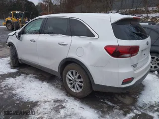 2019 Kia Sorento LX V6 with VIN 5XYPGDA55KG450039, listed as a IAAI auction lot 41307170 with 77,327 mi miles. Bid and sale history available at carsss.com. Image 3.