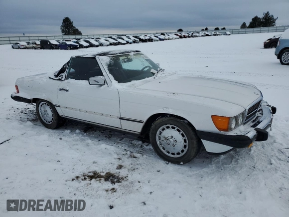 1986 Mercedes-Benz 560 SL z VIN WDBBA48D8GA042178, wystawiony jako Copart lot #41809525 z przebiegiem 80 788 mil mil oraz Szkody całkowita. Historia ofert i sprzedaży dostępna na DreamBid. Obrazek 4.