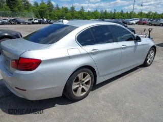 2013 BMW 5 Series 528i xDrive z VIN WBAXH5C50DD109923, wystawiony jako IAAI lot #42328644 z przebiegiem 129 764 mil mil oraz . Historia ofert i sprzedaży dostępna na DreamBid. Obrazek 4.