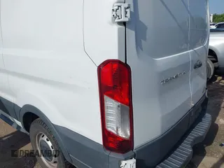 2018 Ford Transit z VIN 1FTYE1ZMXJKA11190, wystawiony jako IAAI lot #42683840 z przebiegiem 175 427 mil mil oraz . Historia ofert i sprzedaży dostępna na DreamBid. Obrazek 6.