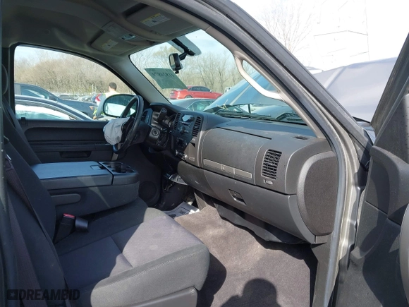 2013 Chevrolet Silverado 1500 LT with VIN 1GCRCSE06DZ274985, listed as a IAAI auction lot 41824879 with 64,721 mi miles. Bid and sale history available at carsss.com. Image 5.