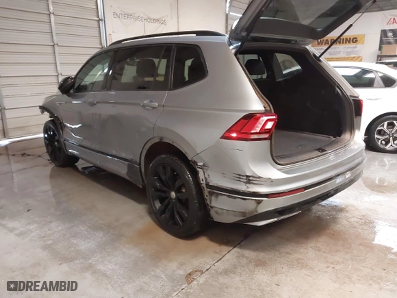 2021 Volkswagen Tiguan SE with VIN 3VV2B7AX1MM013884, listed as a IAAI auction lot 41313293 with 40,489 mi miles. Bid and sale history available at carsss.com. Image 3.
