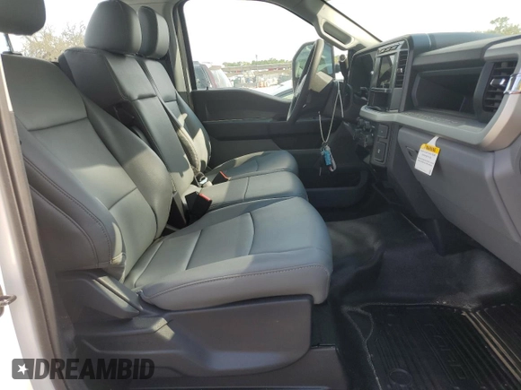 2024 Ford F-250 XL z VIN 1FTBF2BA0REC59905, wystawiony jako Copart lot #53203795 z przebiegiem Nie podano mil oraz Szkoda całkowita • Salvage title. Historia ofert i sprzedaży dostępna na DreamBid. Obrazek 10.