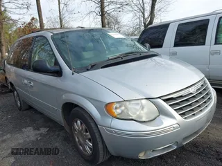 2007 Chrysler Town & Country LWB Limited with VIN 2A4GP64L07R253069, listed as a IAAI auction lot 41564998 with 231,165 mi miles. Bid and sale history available at carsss.com. Image 1.